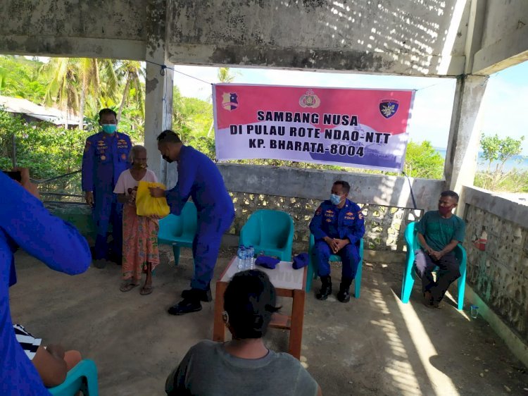 Sambang Nusa Di Wilkum Polda NTT, Korpolairud Polri Beri Bantuan Sosial