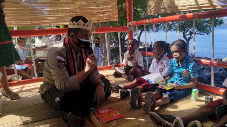 Melalui Program Polisi Sahabat Anak, Jajaran Polda NTT Launching Perpustakaan Keliling di GMIT Tiberias Malal