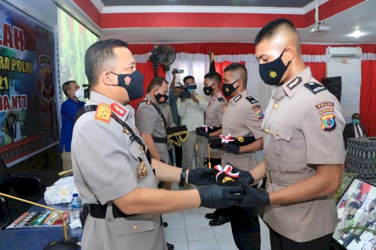 Pertama Terjadi, Kapolda NTT Serahkan Langsung Ijazah Pendidikan Pembentukan Bintara Polri