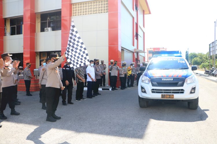 Peringati Hari Bhyangkara ke-75, Secara Serentak Kapolda NTT Lepas Ribuan Bantuan Sosial Kepada Masyarakat Terdampak Covid-19