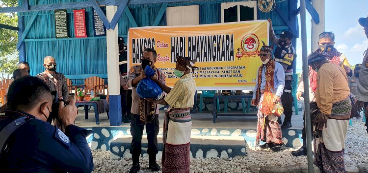 Peringati HUT Bhayangkara ke-75, Polda NTT Salurkan Ratusan Baksos di Amarasi Selatan