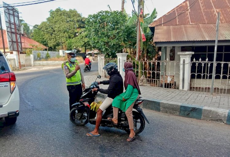 Pelayanan kepada Masyarakat, Ditlantas Polda NTT Lakukan Pengaturan Lalu Lintas di Pagi Hari