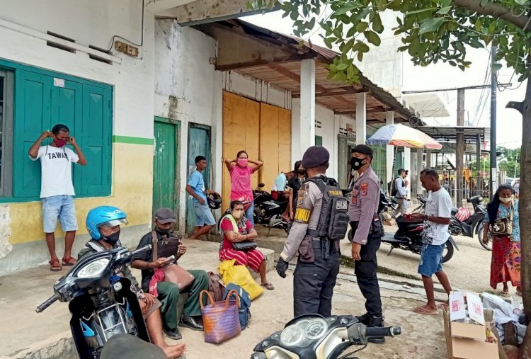 Patroli Dialogis, Anggota Samapta Polres Belu Imbau Warga Jaga Kamtibmas dan Patuhi Prokes Covid-19