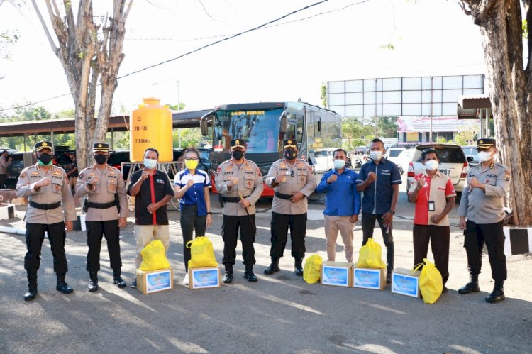 Secara Humanis Polri Berikan Bantuan Sosial ke Masyarakat