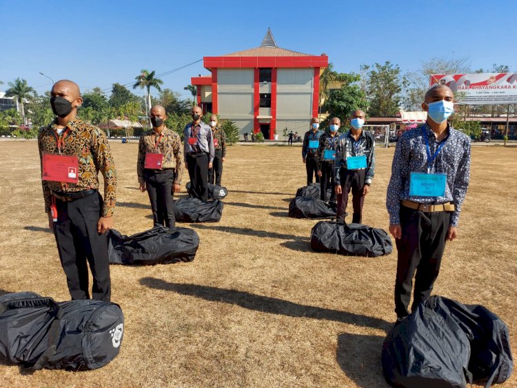 SPN Polda NTT Terima 230 Calon Siswa Pembentukan Bintara Polri T.A. 2021 dengan Tradisi Hormat Bendera Merah Putih