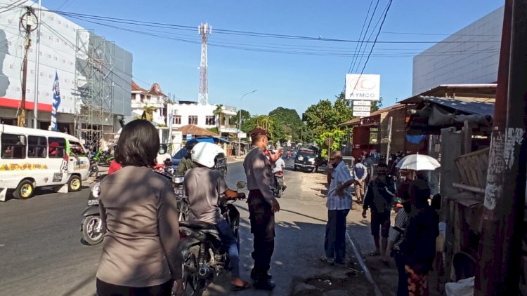 Dengan Humanis, Personel Ditbinmas Polda NTT Beri Imbauan Protokol Kesehatan Kepada Masyarakat