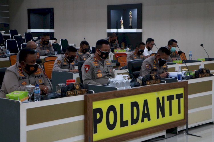 Kapolda NTT Bersama Pejabat Utama Hadiri Vicon Kapolri Bahas Terkait Perkembangan Penanganan Covid - 19