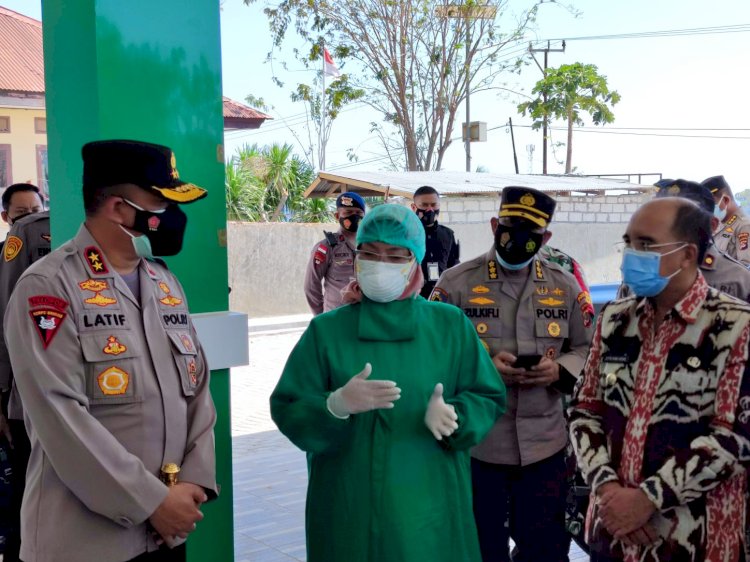 Kunjungi Pasien Covid-19 Isoter di Puskesmas Penkase Oeleta, Kapolda NTT Beri Dukungan Moril