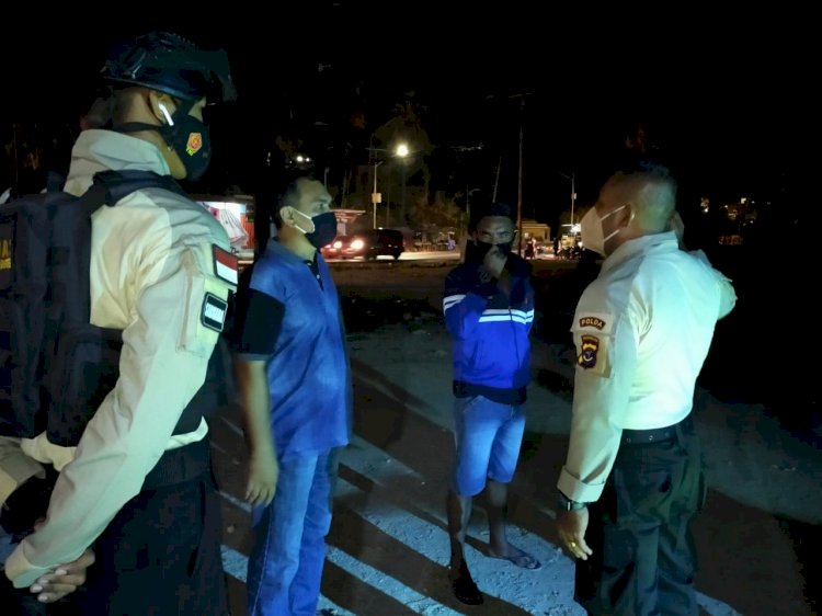 Gelar Patroli Malam Minggu, Ditsamapta Polda NTT Beri Imbauan Prokes