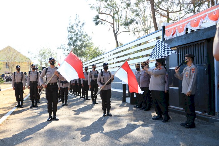 Tradisi Pembaretan Bintara Remaja Angkatan XLV Polda NTT, Wakapolda NTT Lepas 224 Bintara Remaja Menuju Desa Oenesu