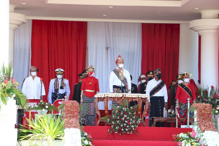 Kapolda NTT Bersama Forkopimda Ikuti Upacara HUT ke-76 Republik Indonesia di Alun-Alun Rumah Jabatan Gubernur NTT