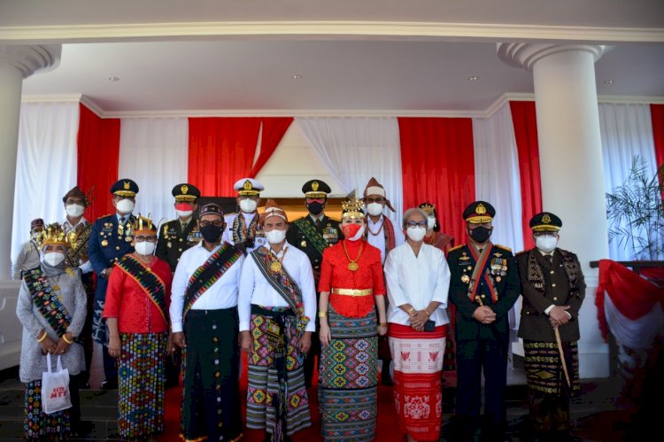 Kapolda NTT Bersama Forkopimda Ikuti Upacara HUT ke-76 Republik Indonesia di Alun-Alun Rumah Jabatan Gubernur NTT