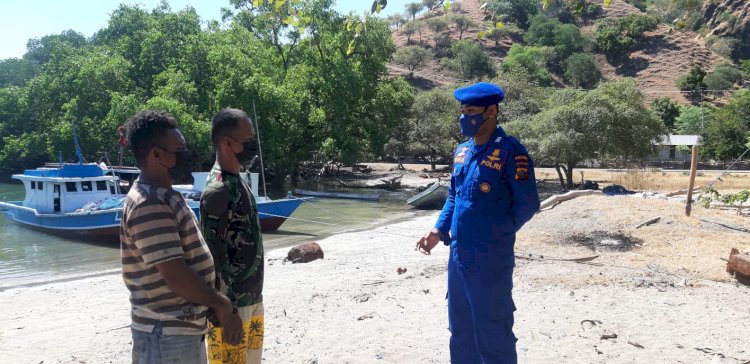 Personil Ditpolairud Polda NTT Beri Imbauan Kepada Nelayan Naga Wutung Antisipasi Cuaca Buruk Saat Melaut