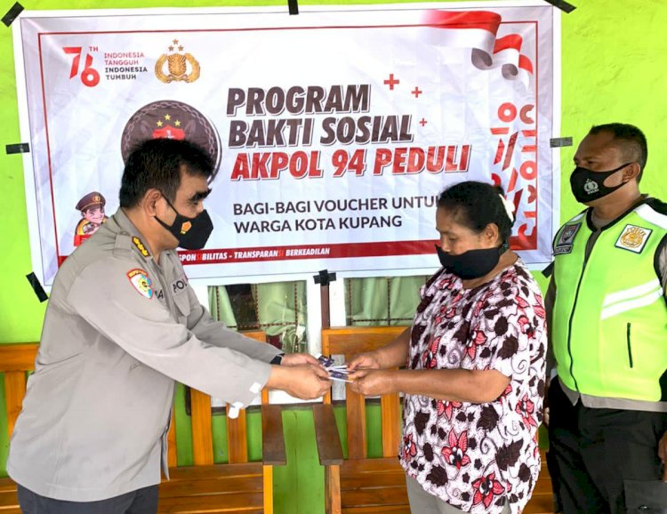 Bentuk Kepedulian, Alumni Akpol 94 Polda NTT Gelar Bansos Bagikan Voucher Belanja Gratis Bagi Masyarakat Terdampak Covid-19 di Kota Kupang