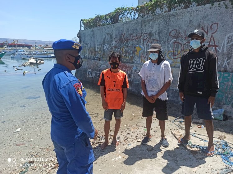 Gelar Patroli Sambang Nusa di Pesisir Londalima, Personil Ditpolairud Polda NTT Ingatkan Nelayan Jaga Kelestarian Sumber Daya Laut