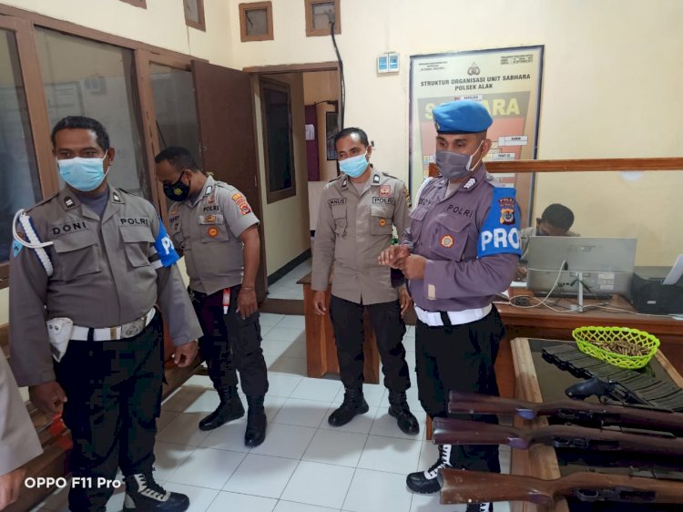 Pastikan Pelaksanaan Tugas Berjalan Dengan Baik,  Provos Polda NTT Sidak Personil Piket Polsek Alak