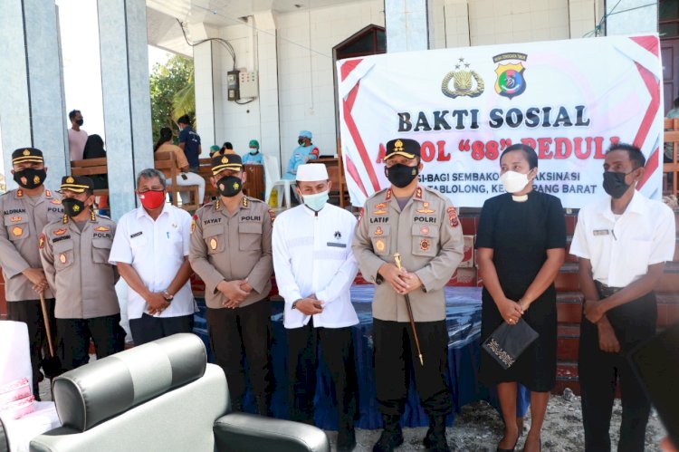 Alumni Akpol 88 Gelar Baksos di Pesisir Tablolong, Kapolda NTT Harap Ini Semakin Teguhkan dan Pererat Rasa Persatuan