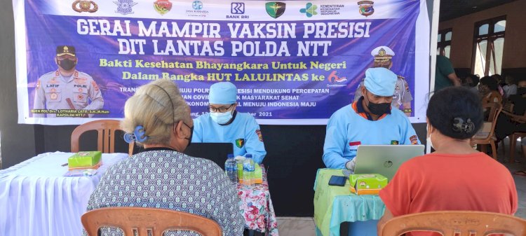 HUT Lantas ke-66, Ditlantas dan Biddokkes Polda NTT Gelar Vaksinasi Tahap I dan II Kepada Masyarakat di Gereja GSJA Karang Teguh Liliba