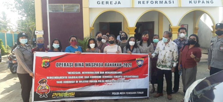 OPS Bina Waspada Ranakah 2021, Personel Ditbinmas Polda NTT Beri Imbauan Kepada Jemaat di Sejumlah Gereja