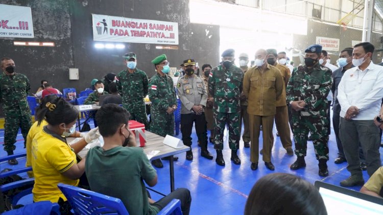 Kabiddokkes Polda NTT Hadiri Kegiatan Vaksinasi Covid-19 Sektor Jasa Keuangan Bersama REI Bersinergi Memulihkan Ekonomi NTT