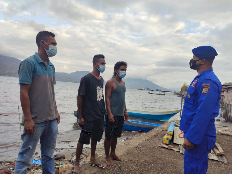 Giatkan Patroli Sambang di Wilayah Pesisir Nangahale, Personil Ditpolairud Polda NTT Imbau Warga Jaga Kamtibmas dan Patuhi 5M