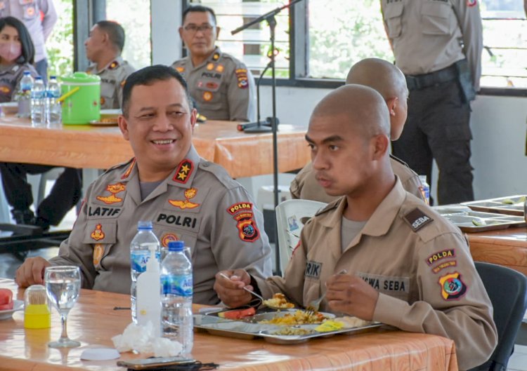 Makan Siang Bersama Siswa Diktukba Polri, Kapolda NTT Harap para Siswa jadi Anggota Polri yang Profesional, Modern dan Humanis