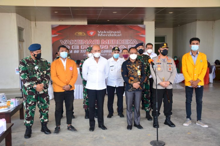 Kapolda NTT dan Forkopimda Hadiri Kegiatan Vaksinasi Merdeka Serentak di 96 Titik Seluruh Indonesia