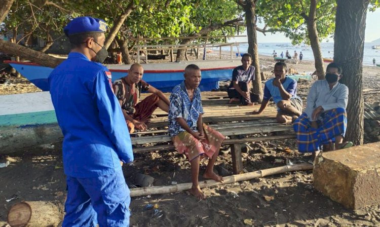 Personil Ditpolairud Polda NTT Imbau Nelayan Kolaka Untuk Tidak Gunakan Bahan Peledak dan Bahan Kimia Untuk Menangkap Ikan