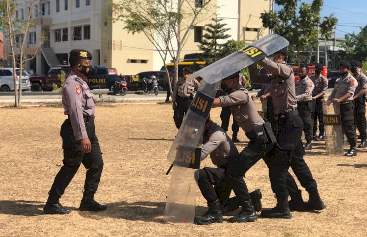 Tingkatkan Kemampuan Secara Berkala, Ditsamapta Polda NTT Laksanakan Latihan Dalmas