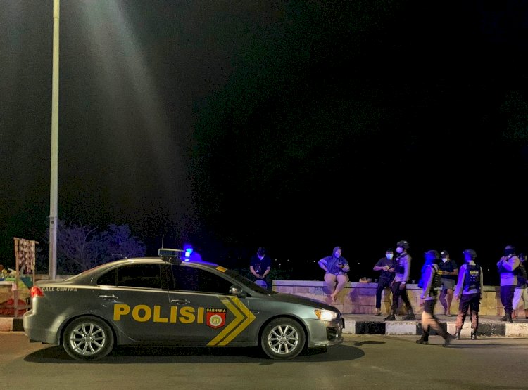 Pastikan Kamtibmas Tetap Terjaga di Masa Pandemi, Personel Raimas Ditsamapta Polda NTT Giatkan Patroli Malam