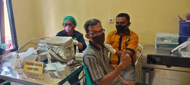 Biddokkes Polda NTT Buka Pelayanan Vaksinasi Tahap I dan II di Klinik Turangga Untuk Percepatan Herd Immunity di NTT