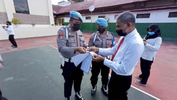 Provost Polda NTT Gelar Pemeriksaan Kelengkapan dan Sikap Tampang Personel di Dua Satker Polda NTT