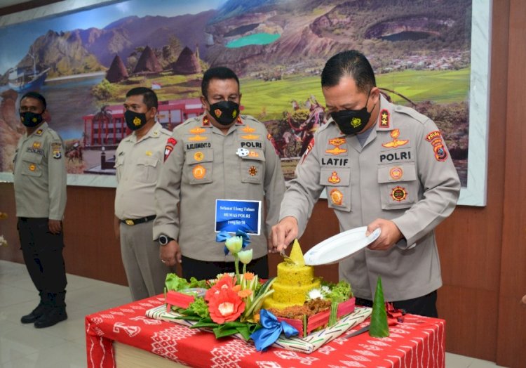 Sederhana dan Penuh Keakraban, Bidhumas Polda NTT Gelar Syukuran HUT ke-70 Humas Polri