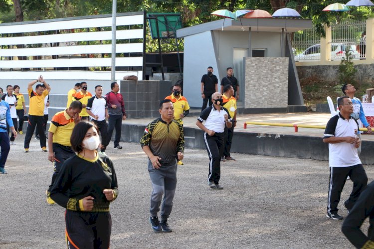 Jaga Kesahatan, Kapolda NTT Berolahraga Bersama Para Pejabat Utama Polda NTT