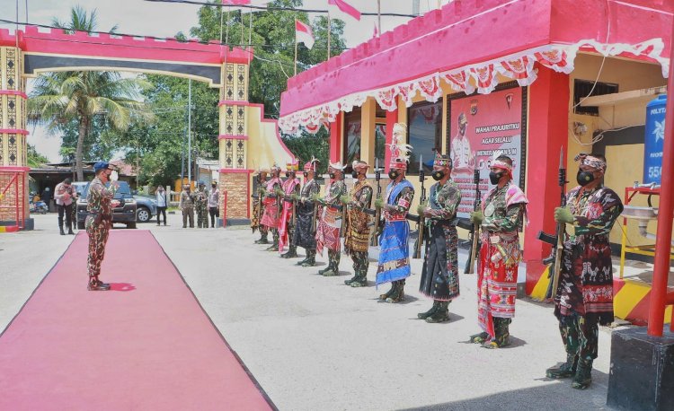 Ada yang Unik Saat Jajar Kehormatan Penyambutan Kapolda NTT oleh Regu Jarmat Satbrimob Polda NTT