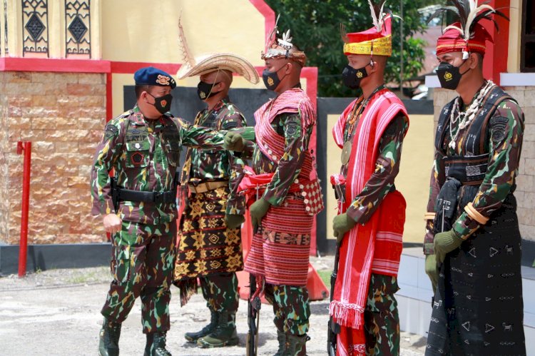 Ada yang Unik Saat Jajar Kehormatan Penyambutan Kapolda NTT oleh Regu Jarmat Satbrimob Polda NTT