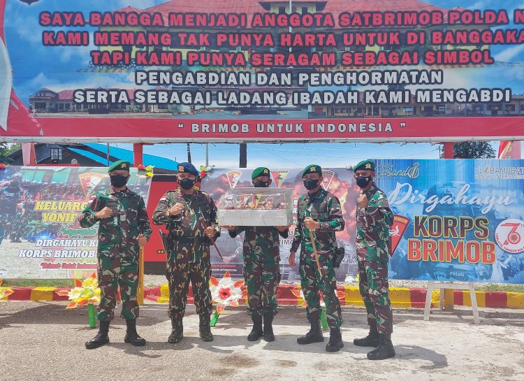 Prajurit Brigif 21/Komodo dan Yonif 743/PSY Beri Kejutan Spesial untuk Satbrimob Polda NTT di HUT ke-76 Korps Brimob Polri