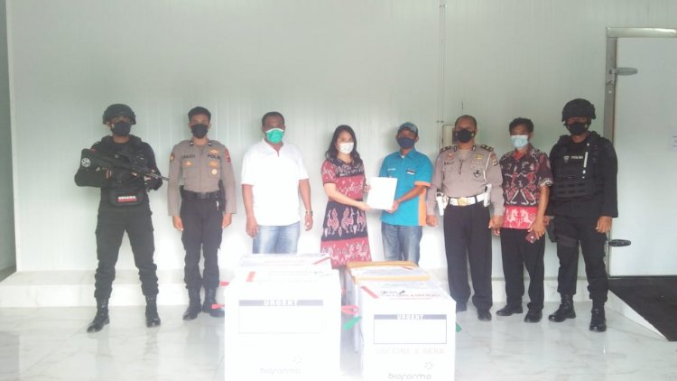 Personel Polda NTT Kawal Kedatangan 5.960  Vial Vaksin Covid 19 yang Distribusikan Pemerintah Pusat Untuk di Wilayah NTT