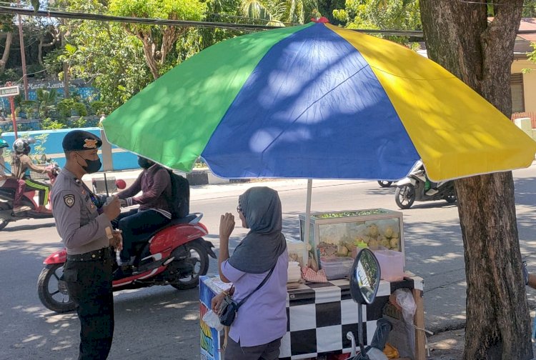 Putus Penyebaran Covid-19, UPRC Ditsamapta Polda NTT Masifkan Imbauan Prokes Kepada Warga Masyarakat