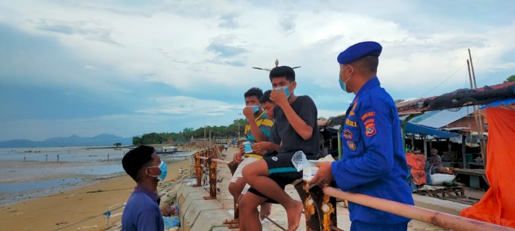 Cegah Penyebaran Virus, Personel Ditpolairud Polda NTT Beri Edukasi Prokes Kepada Para Pemuda Kota Kupang