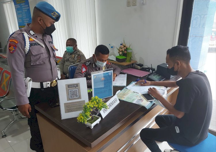 Cegah Penyimpangan Anggota, Provost Polda NTT Lakukan Pengawasan di Ruang Pelayanan Ditlantas