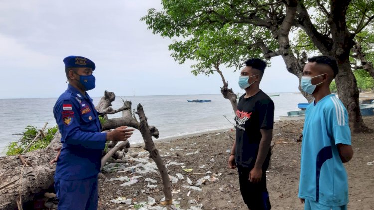 Kunjungi Wilayah Pesisir Alor, Personel Ditpolairud Polda NTT Ingatkan Warga Perhatikan Kondisi Cuaca Saat Melaut