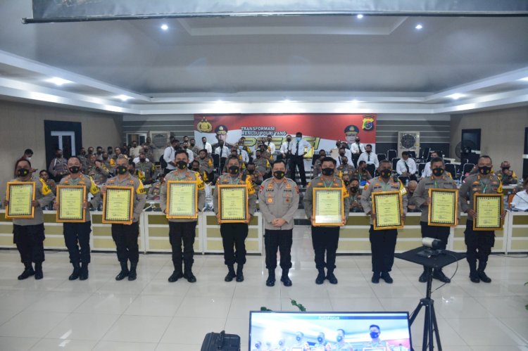 Sejumlah Kapolres Diganjar Penghargaan oleh Kapolda NTT Pada Kegiatan Raker Tahun 2021 Tingkat Polda NTT