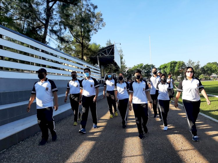 Jaga Kebugaran Tubuh di Tengah Pandemi Covid 19, Personel Polda NTT Olahraga Mandiri