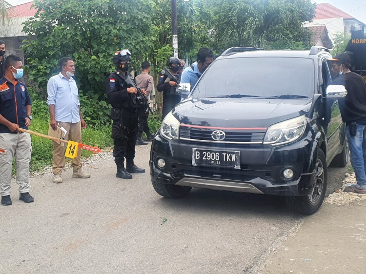 Hari Kedua Rekonstruksi Kasus Pembunuhan Ibu dan Anak di Kawal Ketat oleh Personel Satbrimobda NTT