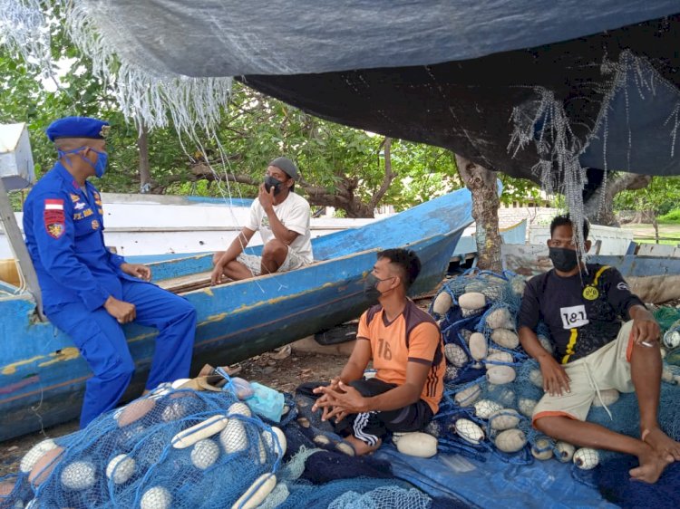 Patroli Sambang di Wilayah Pesisir Sikka, Personel Ditpolairud Polda NTT Imbau Warga Bersama Jaga Kamtibmas 