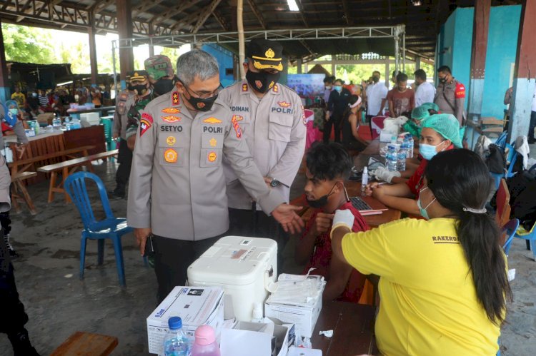 Tinjau Vaksinasi Massal di Terminal Noelbaki, Kapolda NTT  : Untuk Pencapaian Target, Perlu Adanya Terobosan,  Inovasi dan Kreasi