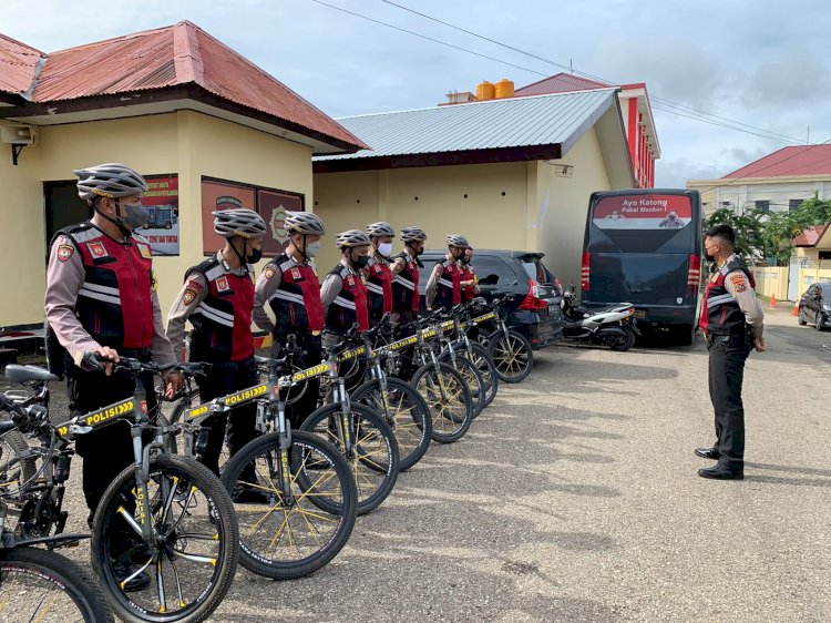 Ditsamapta Polda NTT Gelar Patroli Bersepeda, Ingatkan Masyarakat Kota Kupang Taat Prokes