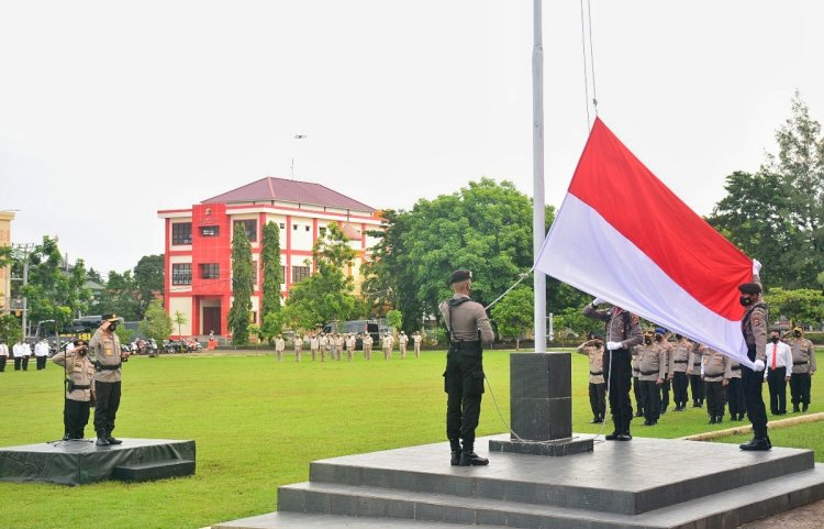 Gelar Upacara Bendera Bulanan, Kapolda NTT  : Ini Merupakan Salah Satu Upaya Meningkatkan Disiplin, Patriotisme, Jiwa Korsa, Loyalitas dan Kebersamaan