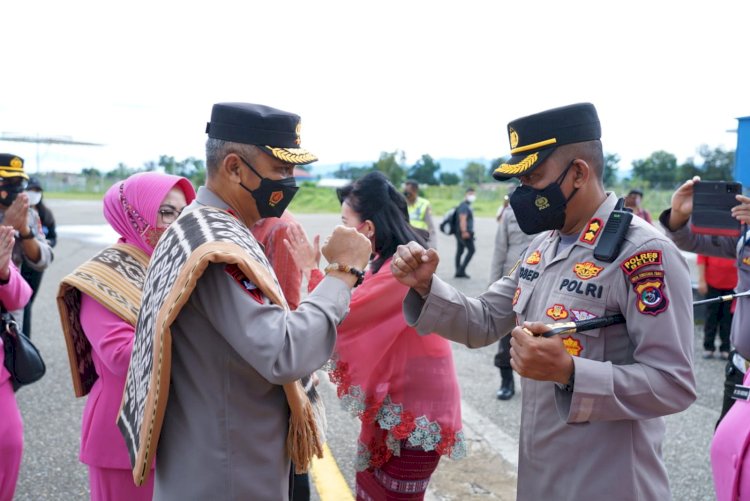 Tiba Perdana di Perbatasan RI-RDTL, Kapolda NTT Disambut Hangat Forkopimda Belu